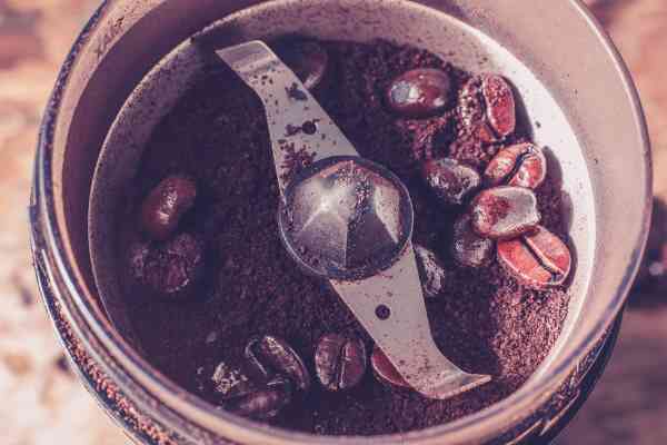 blade grinding coffee
