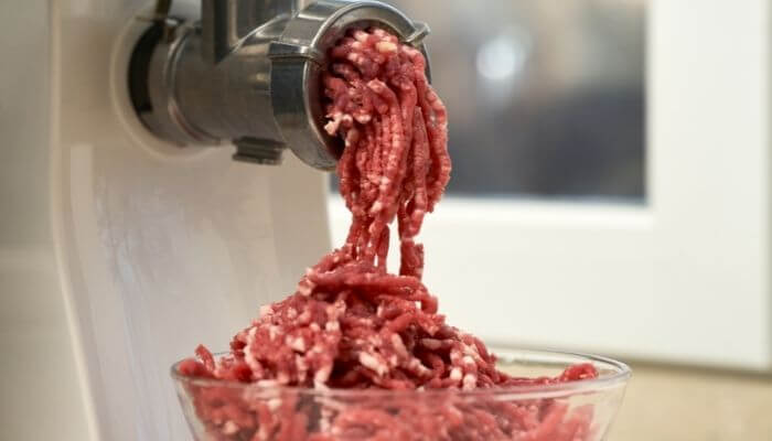 grinding minced beef