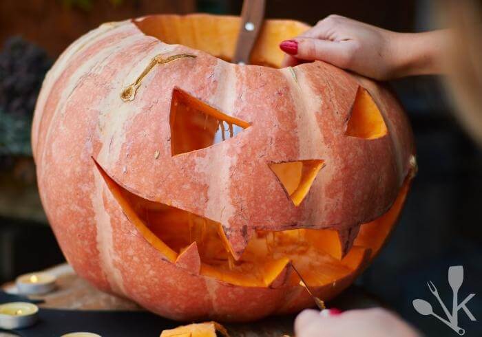 how long do carved pumpkins last