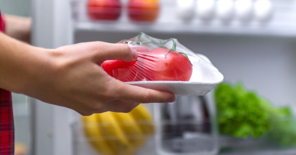 putting tomatoes in fridge