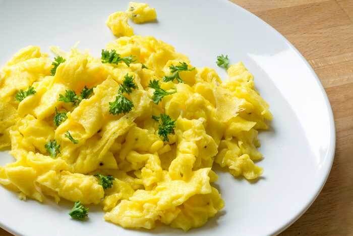 scrambled eggs with garnish